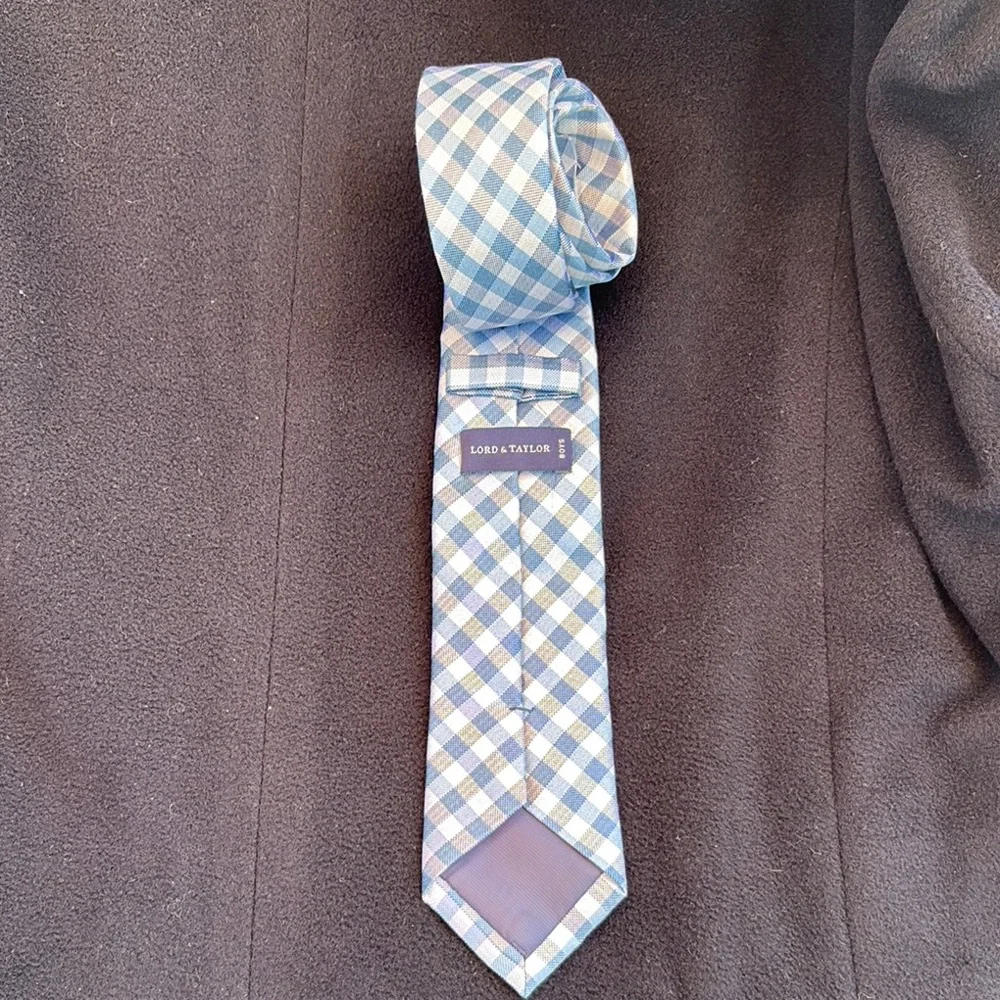 Lord & Taylor Blue Checkered Tie great picture day and family photos 100% silk
